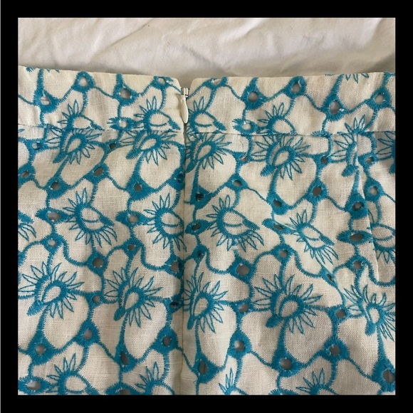 Talbots Embroidered Floral Linen Skirt Womens Size 10 White Blue Cotton Lining - Picture 3 of 5